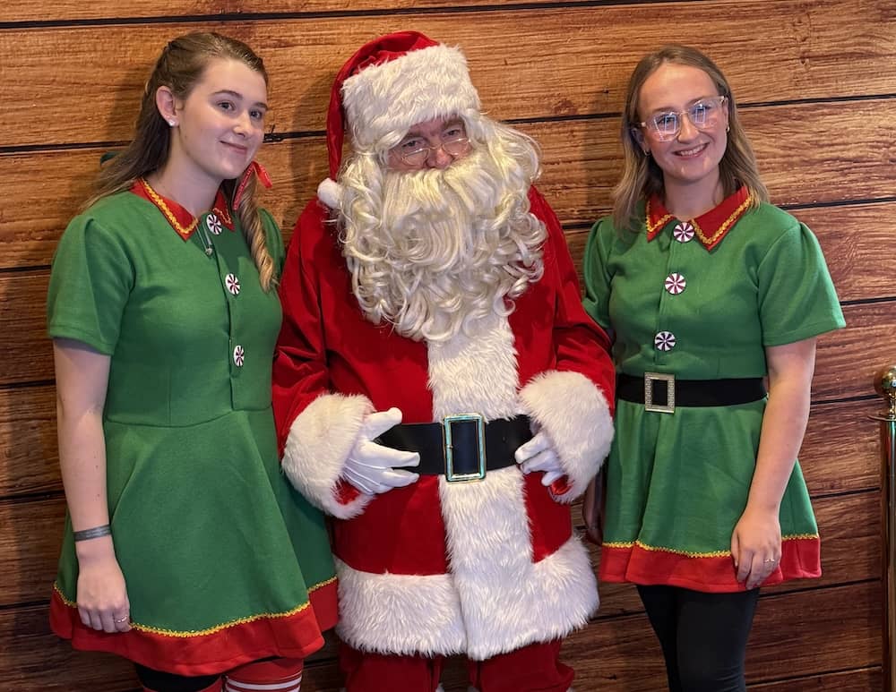 Evening wedding party at Cave Castle